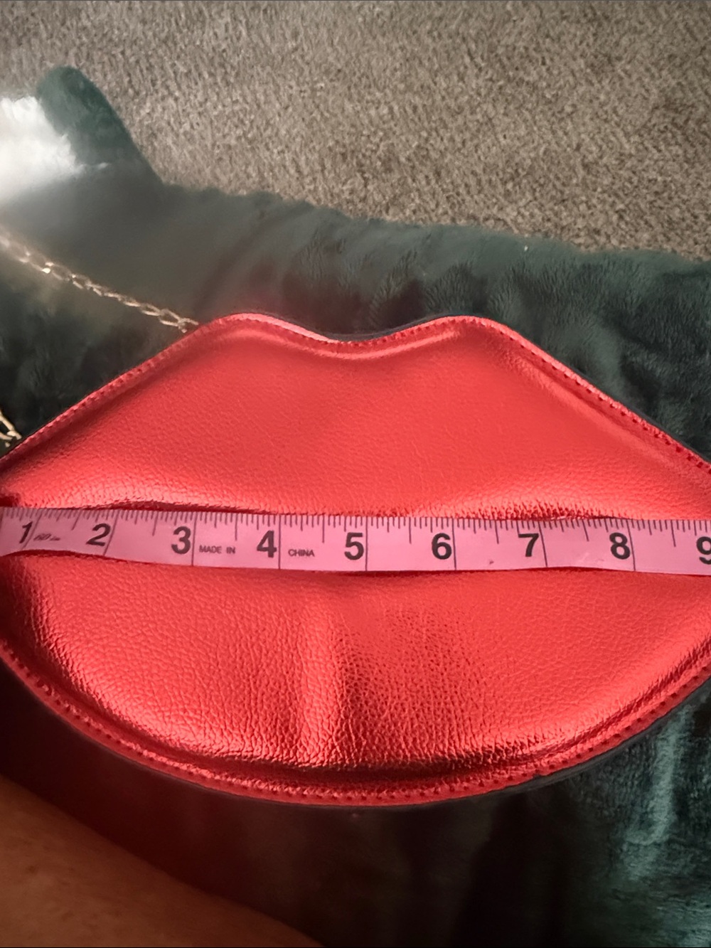 Women’s Red Lip-Shaped Mini Crossbody Bag with Chain Strap